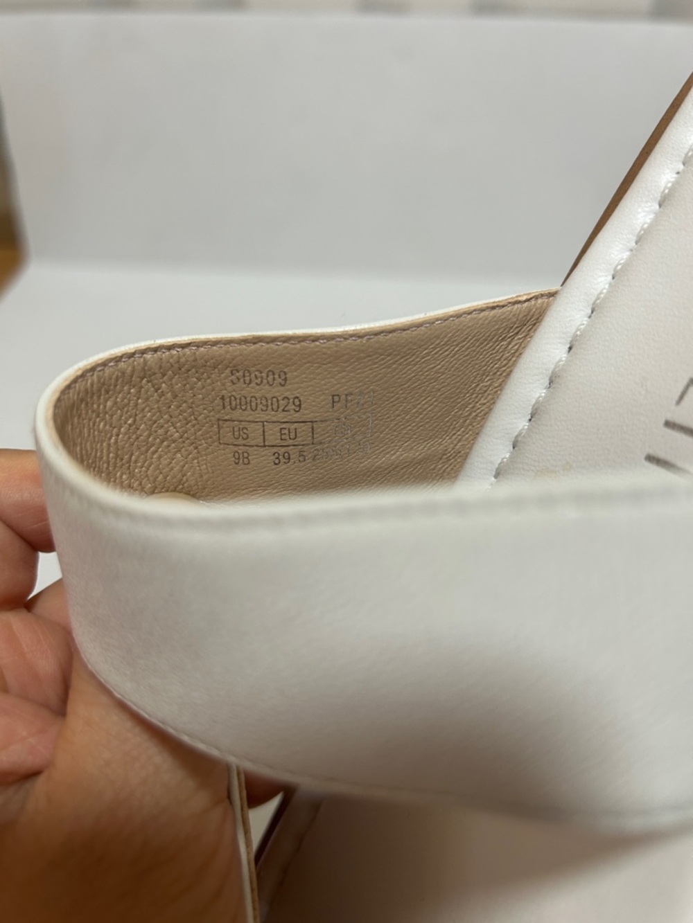 Stuart Weitzman Lyla Women’s White Napa Leather Flat Sandals - Size 9 - Picture 10 of 10